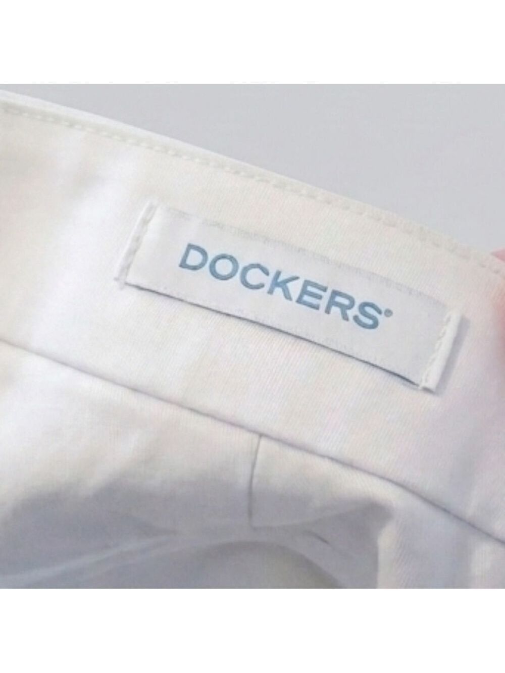 Vintage Y2K Levi's Dockers Ideal Fit Bermuda Shorts, White, Size 8 NWT - Picture 2 of 7